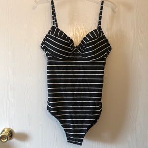 Old Navy One piece bathing suit